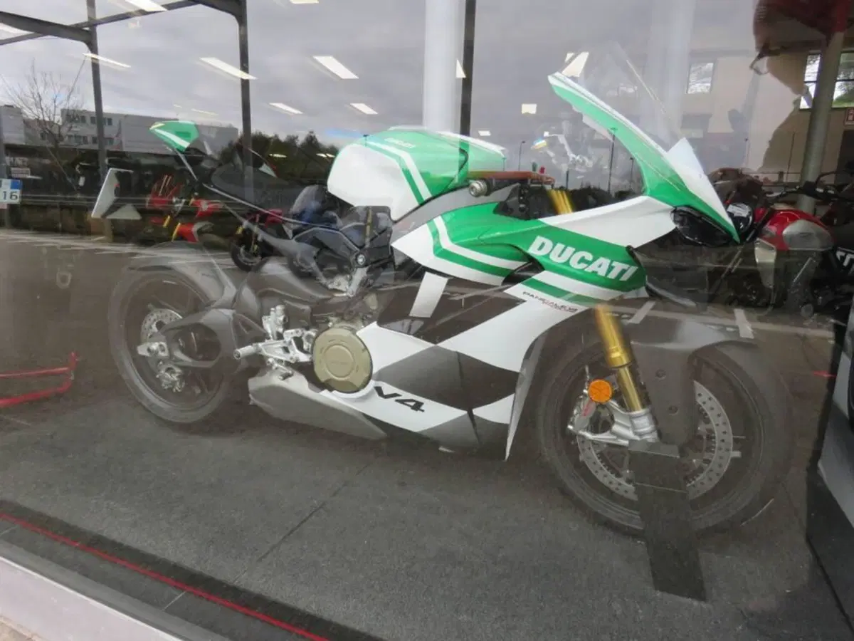 Ducati Panigale V4 Tricolore (2025 - 26) (3)