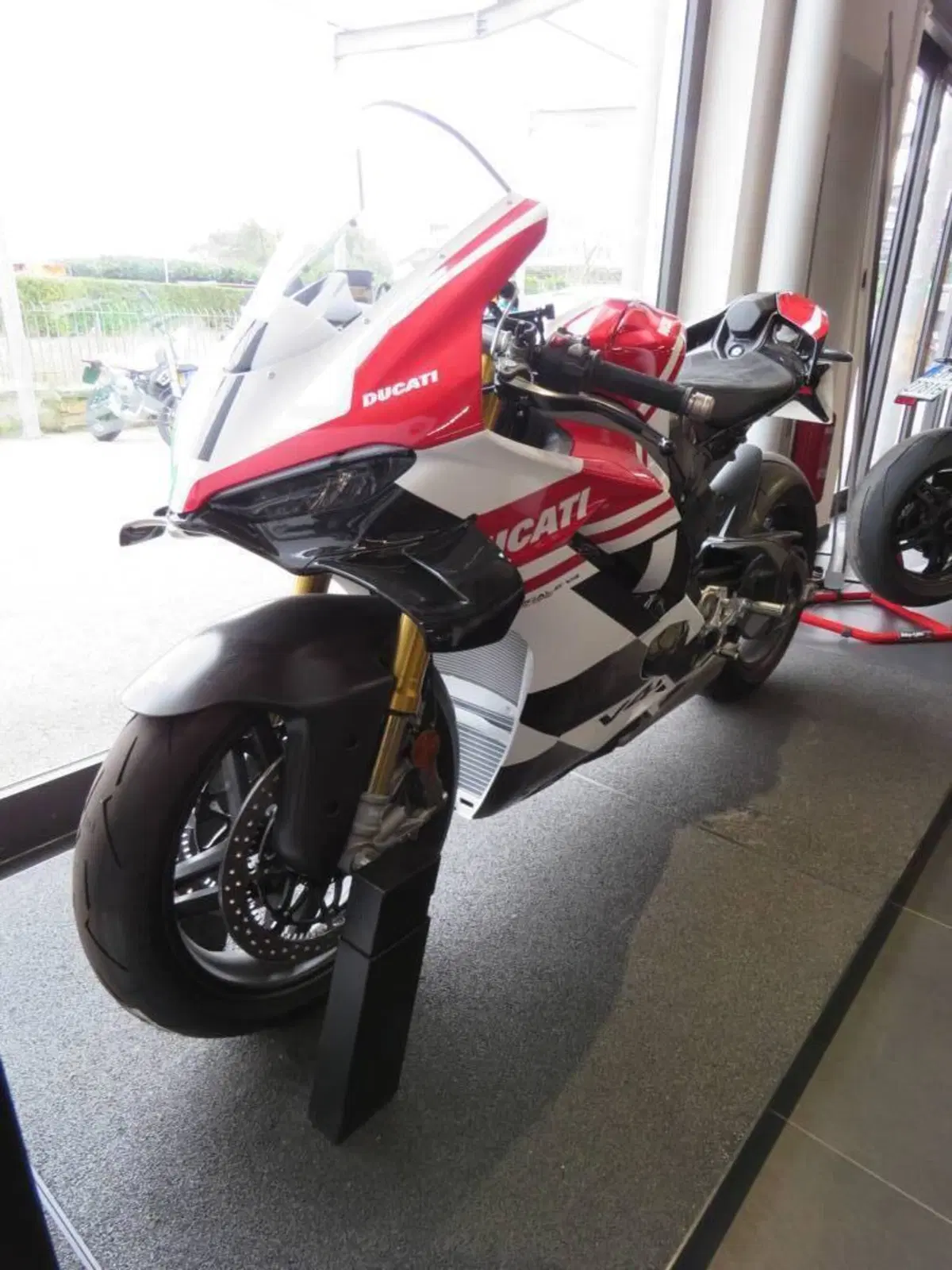 Ducati Panigale V4 Tricolore (2025 - 26) (2)