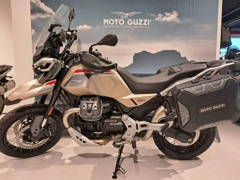 Moto Guzzi V85 TT Travel (2024 - 26)