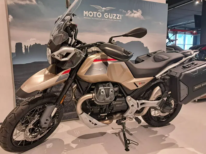 Moto Guzzi V85 TT Travel (2024 - 26) (2)