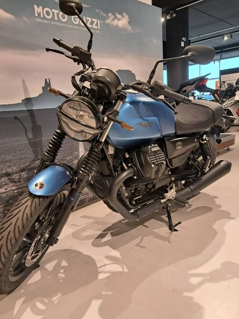 Moto Guzzi V7 Stone (2025 - 26) (3)