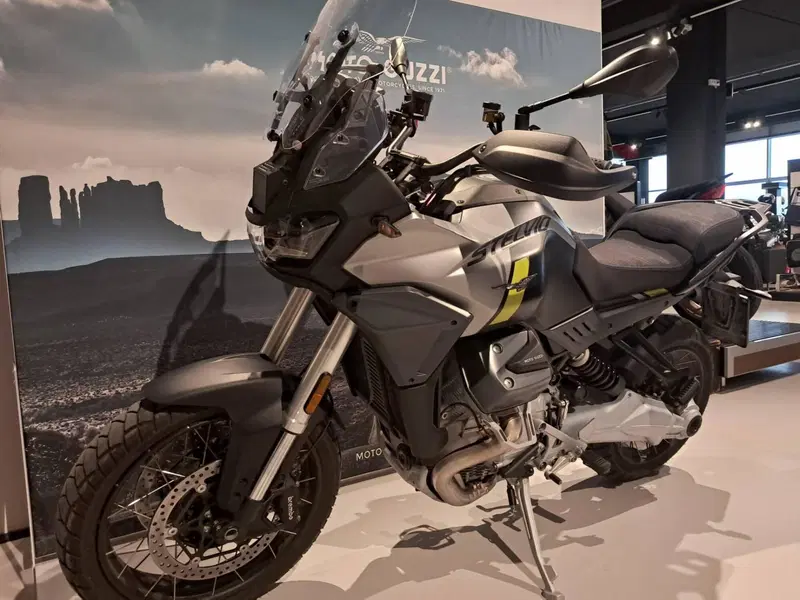 Moto Guzzi Stelvio (2024 - 26) (7)