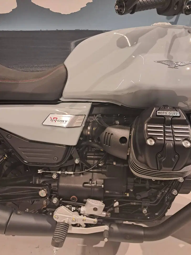 Moto Guzzi V7 Sport (2025 - 26) (5)