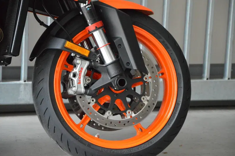 KTM 1290 Super Duke R (2022 - 23) (4)
