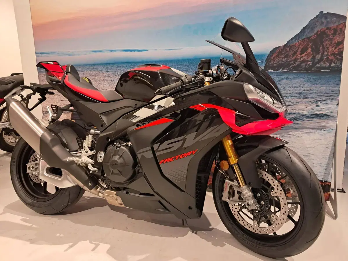 Aprilia RSV4 1100 Factory (2025 - 26) (2)