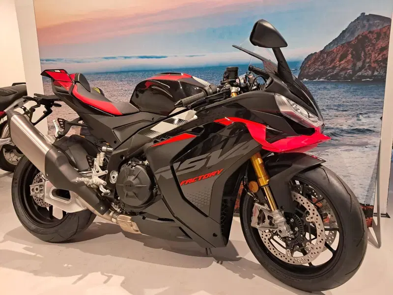 Aprilia RSV4 1100 Factory (2025 - 26) (2)