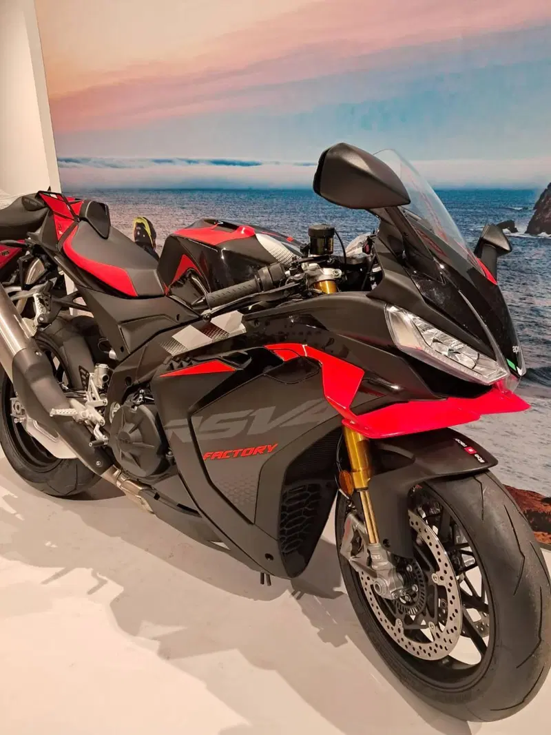 Aprilia RSV4 1100 Factory (2025 - 26) (3)