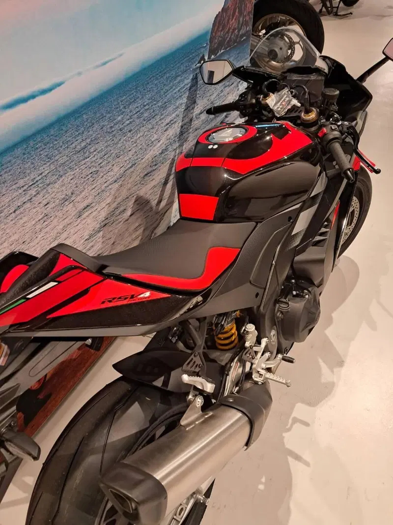 Aprilia RSV4 1100 Factory (2025 - 26) (6)