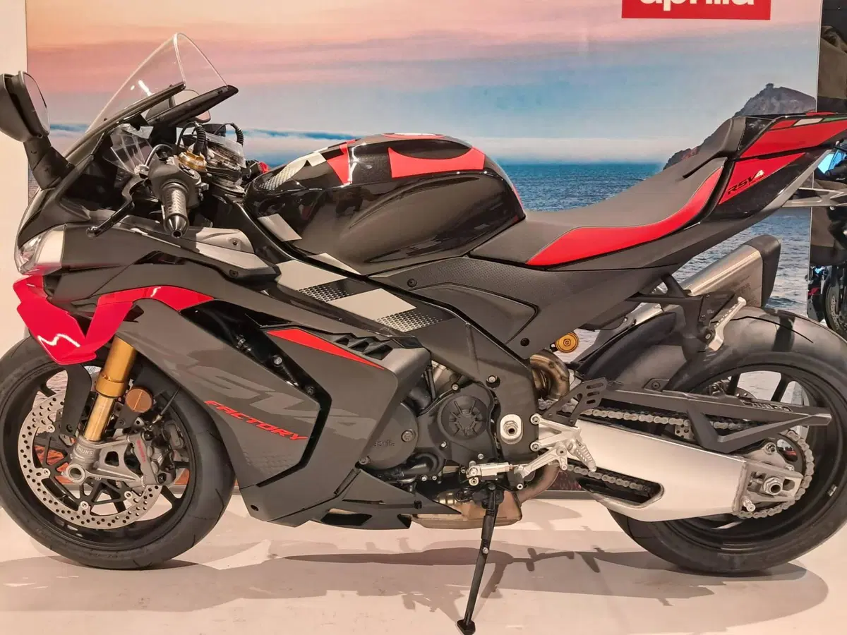 Aprilia RSV4 1100 Factory (2025 - 26) (8)