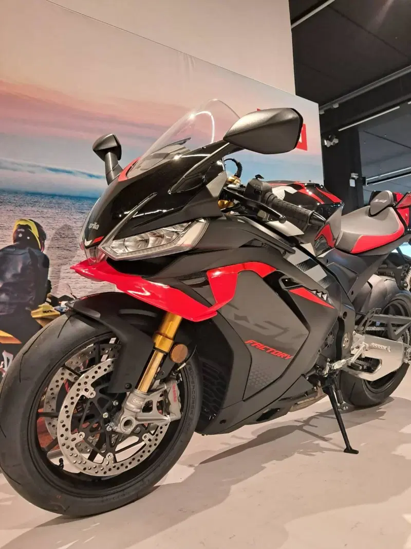 Aprilia RSV4 1100 Factory (2025 - 26) (10)