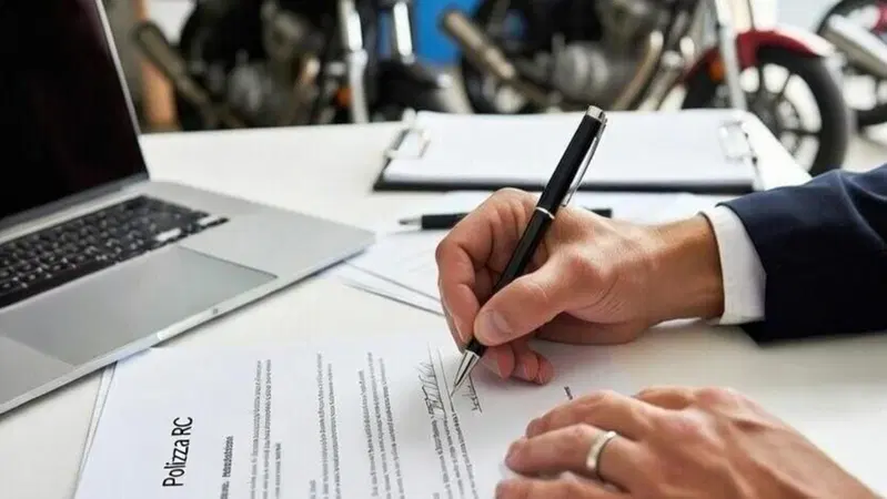 Assicurazione RC obbligatoria per veicoli fermi in garage: il decreto che cambia tutto [VIDEO]