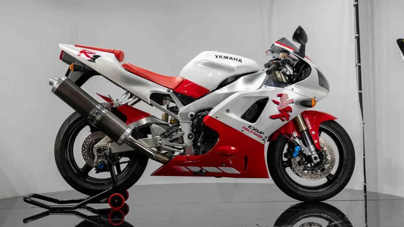 Yamaha YZF R1 (1998 - 99) (6)