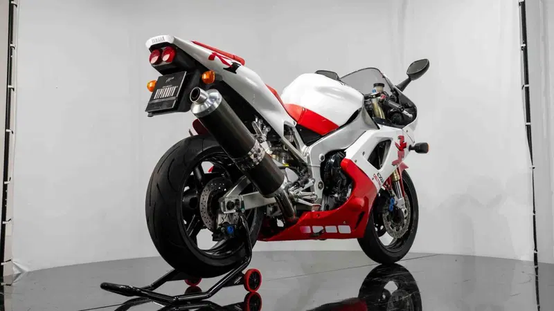 Yamaha YZF R1 (1998 - 99) (7)
