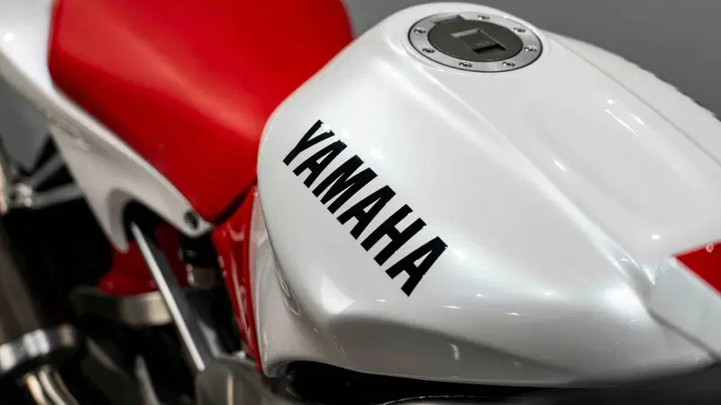 Yamaha YZF R1 (1998 - 99) (11)