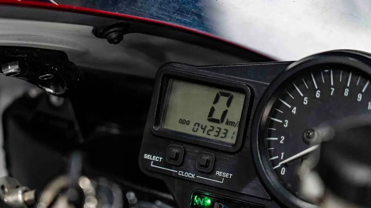 Yamaha YZF R1 (1998 - 99) (20)