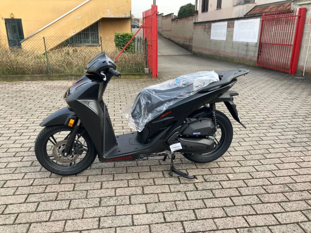 Honda SH 125 Sport (2026) (2)