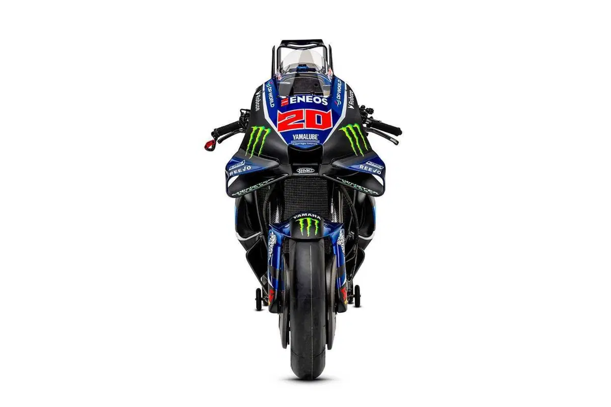 MotoGP 2026. Yamaha svela la livrea e dà il via all'era V4: ecco la nuova M1 di Fabio Quartararo e Alex Rins per il 2026 [GALLERY]