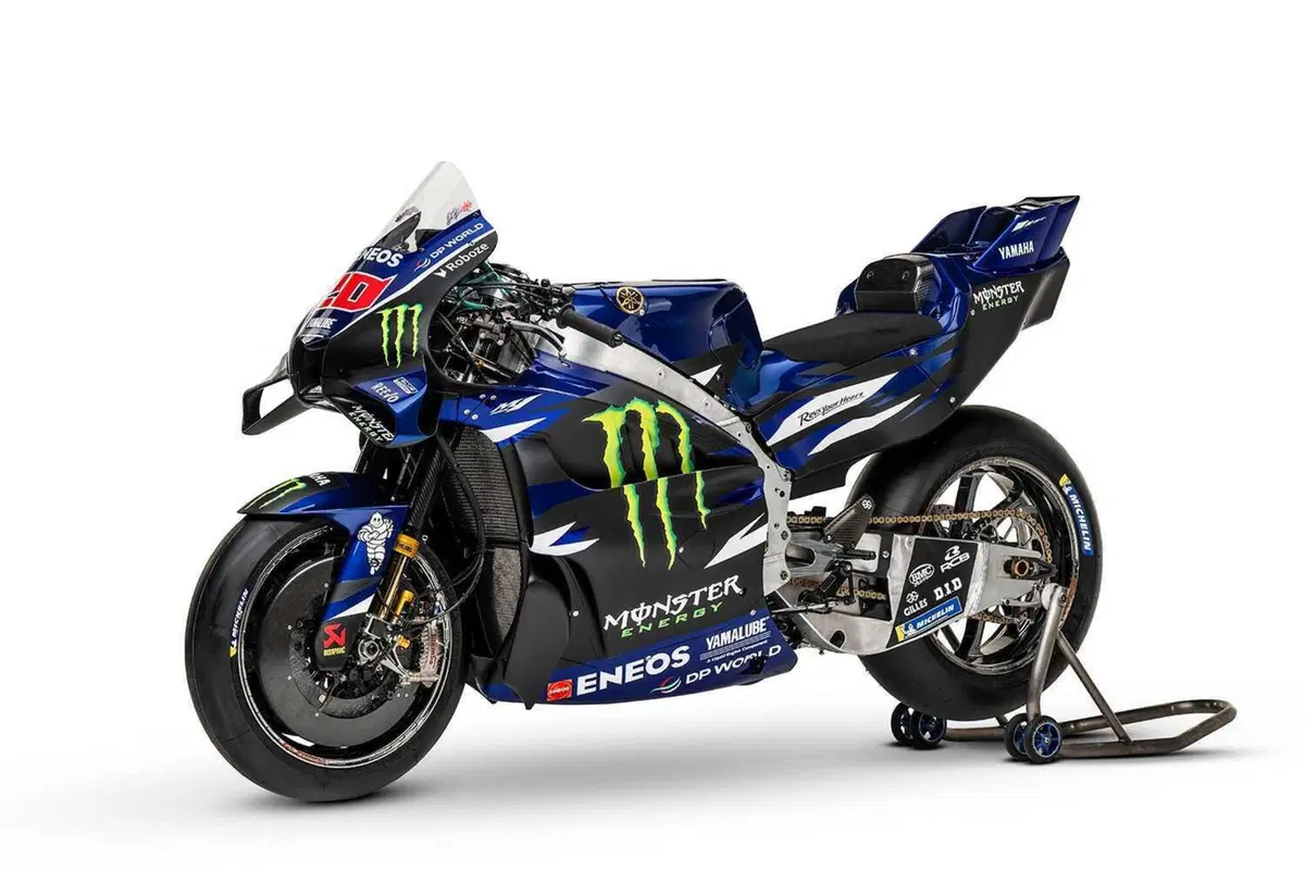 MotoGP 2026. Yamaha svela la livrea e dà il via all'era V4: ecco la nuova M1 di Fabio Quartararo e Alex Rins per il 2026 [GALLERY] (2)