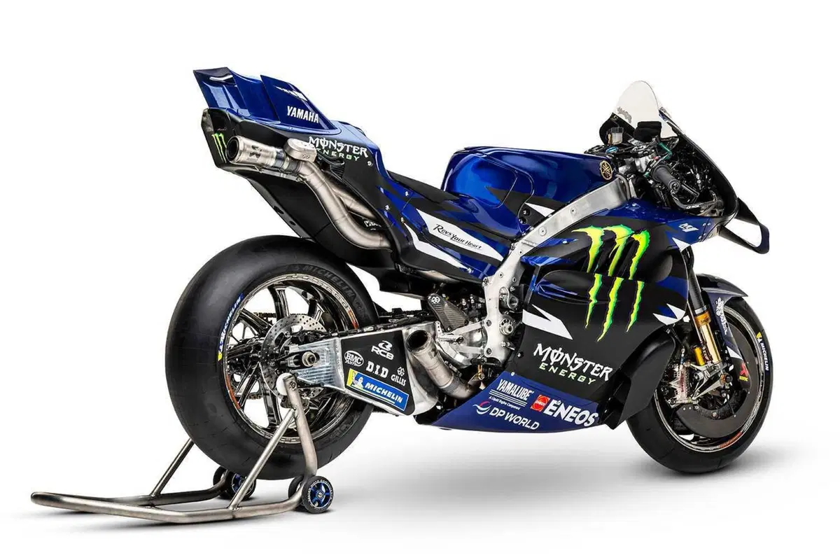 MotoGP 2026. Yamaha svela la livrea e dà il via all'era V4: ecco la nuova M1 di Fabio Quartararo e Alex Rins per il 2026 [GALLERY] (3)