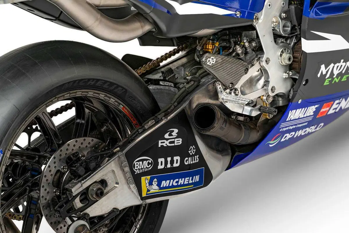 MotoGP 2026. Yamaha svela la livrea e dà il via all'era V4: ecco la nuova M1 di Fabio Quartararo e Alex Rins per il 2026 [GALLERY] (6)