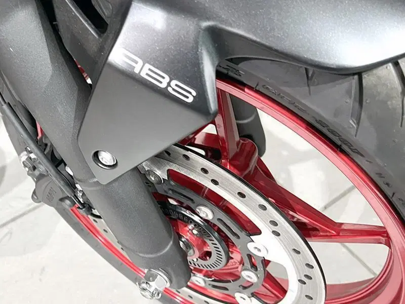 Kawasaki Z 500 SE (2024 - 26) (3)