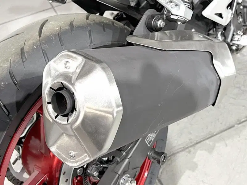 Kawasaki Z 500 SE (2024 - 26) (4)