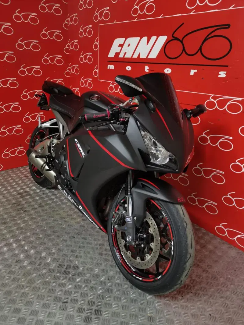 Honda CBR 1000 RR Fireblade (2012 - 16) (2)