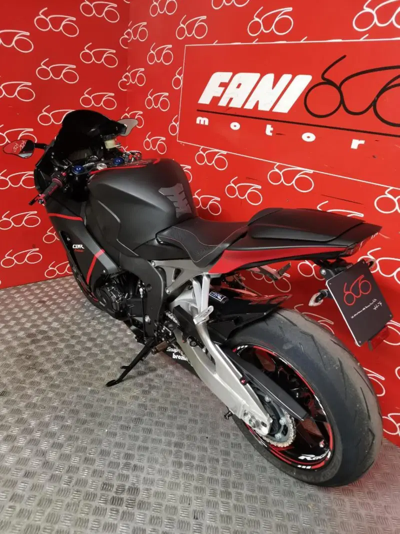 Honda CBR 1000 RR Fireblade (2012 - 16) (4)