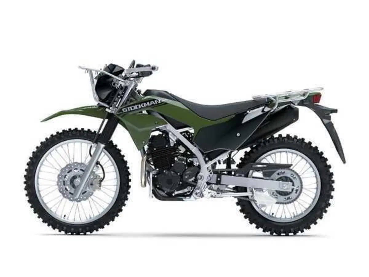 La moto che ti fa venire voglia di lavorare nei campi, la Kawasaki Stockman (2)