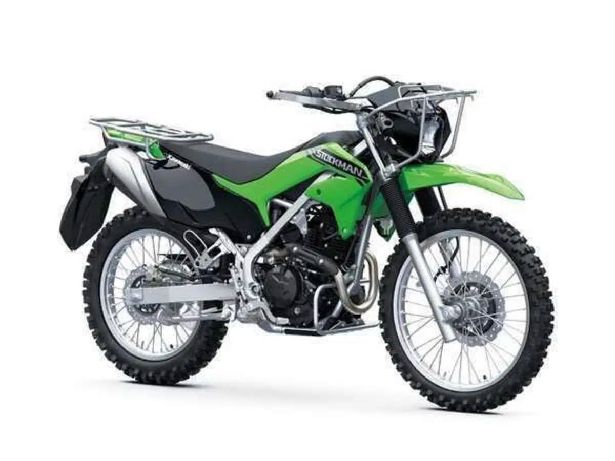 La moto che ti fa venire voglia di lavorare nei campi, la Kawasaki Stockman (3)