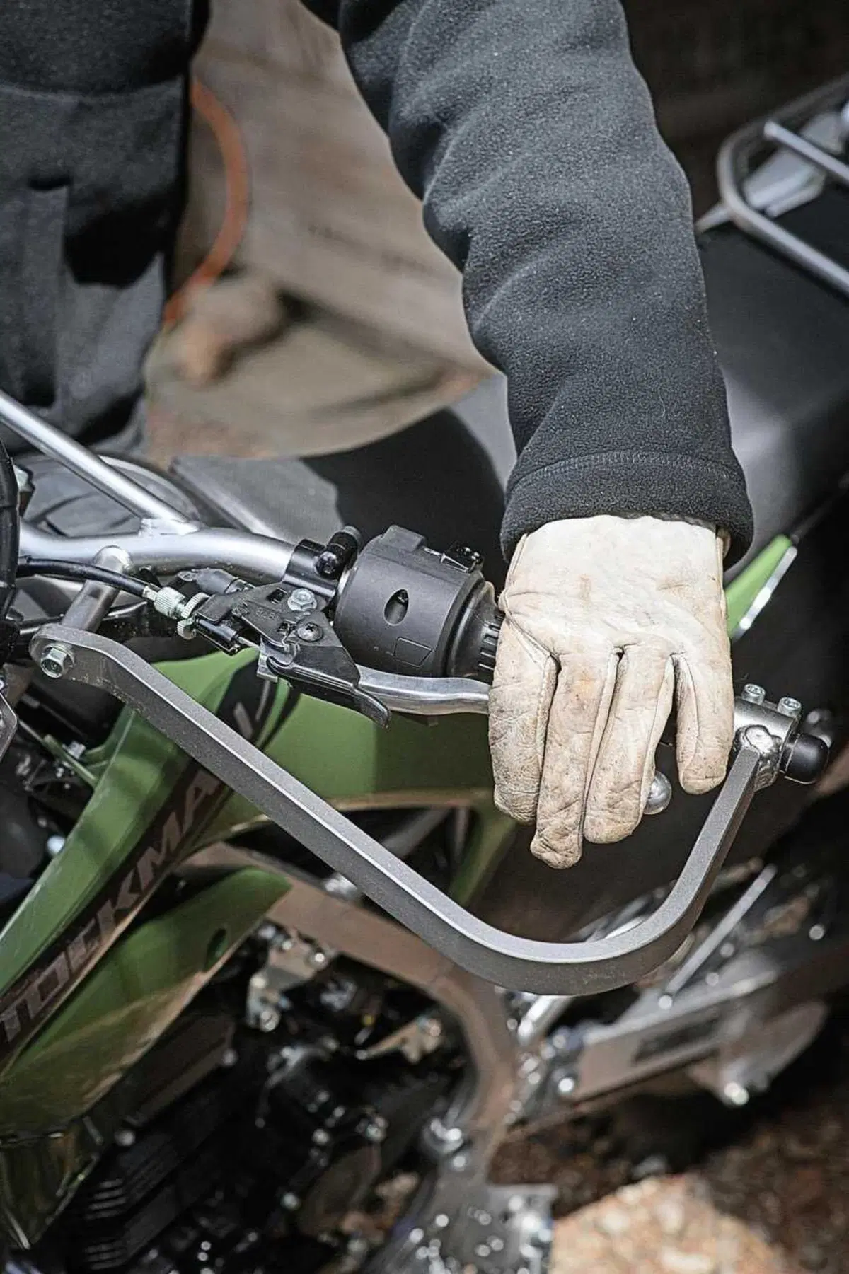 La moto che ti fa venire voglia di lavorare nei campi, la Kawasaki Stockman (9)