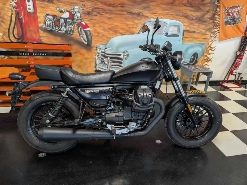 Moto Guzzi V9 Bobber (2016 - 18) (9)