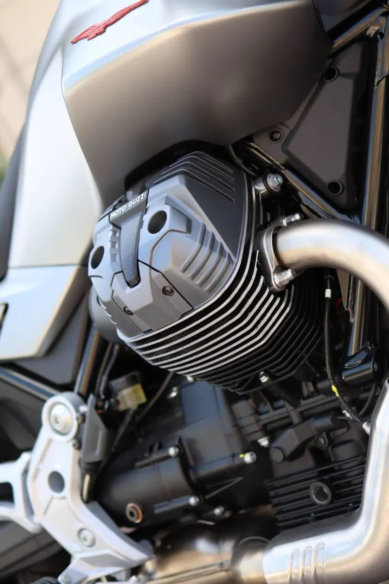 Moto Guzzi V85 Strada (2024 - 26) (6)