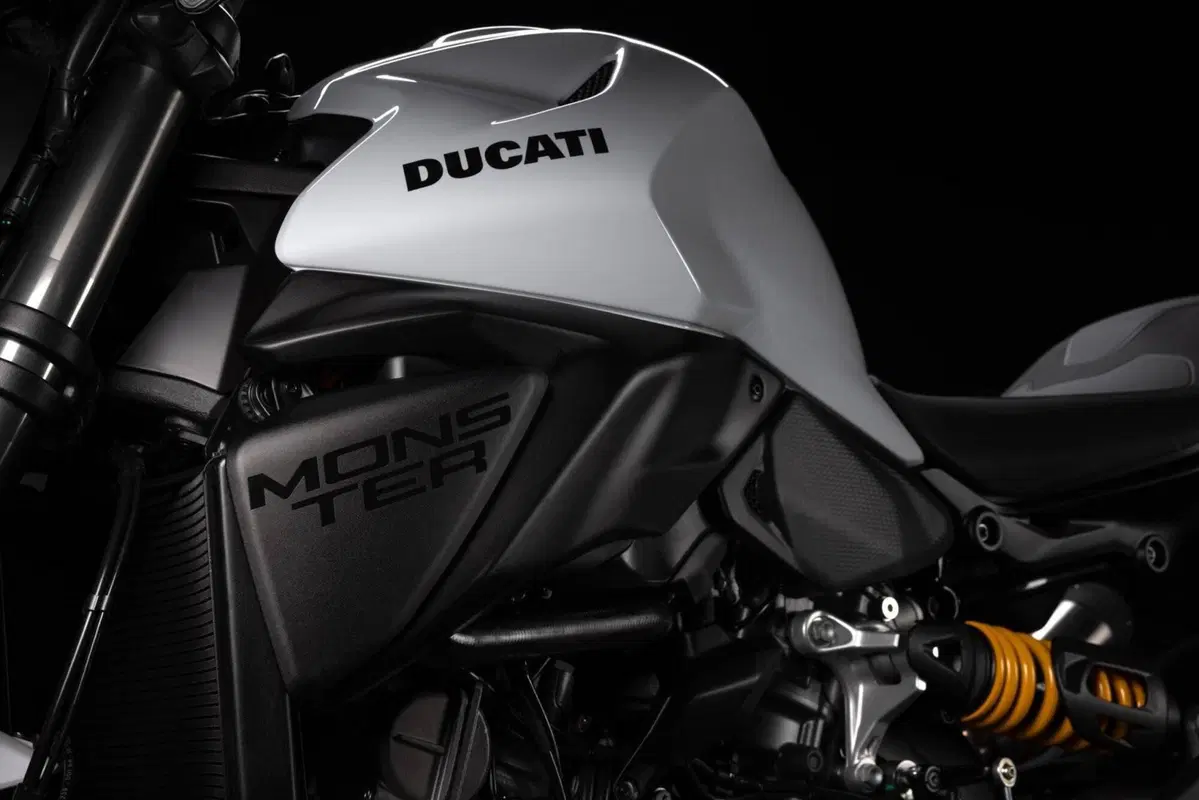 Ducati Monster 890 + (2026) (5)