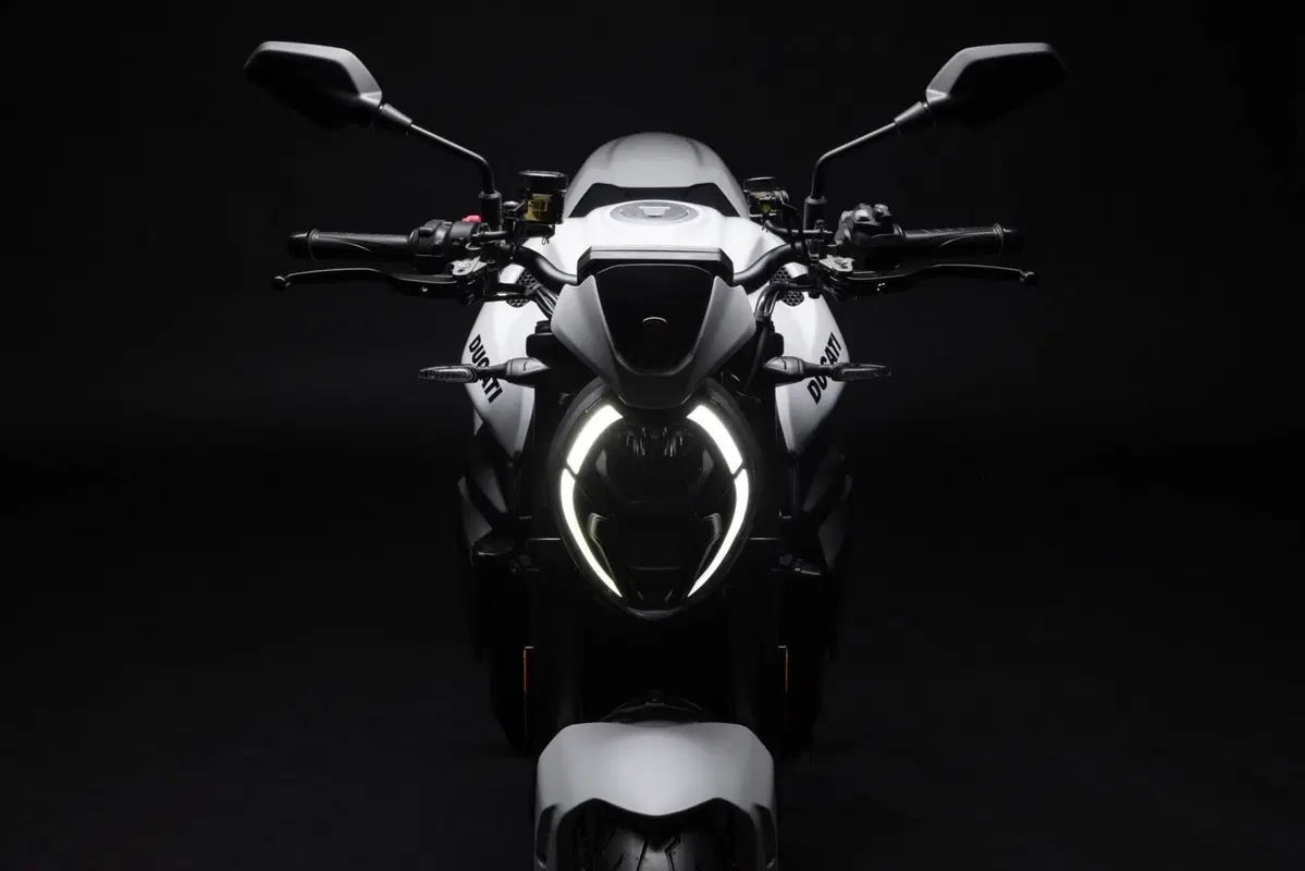 Ducati Monster 890 + (2026) (6)
