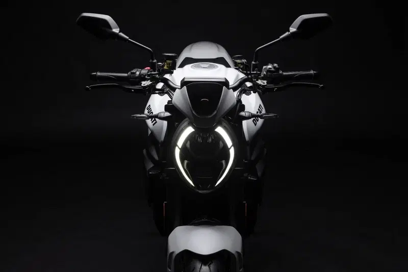 Ducati Monster 890 + (2026) (5)