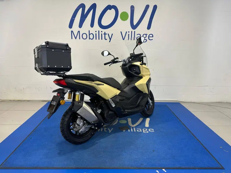 Um Italia Rockville 125 (2025 - 26) (2)