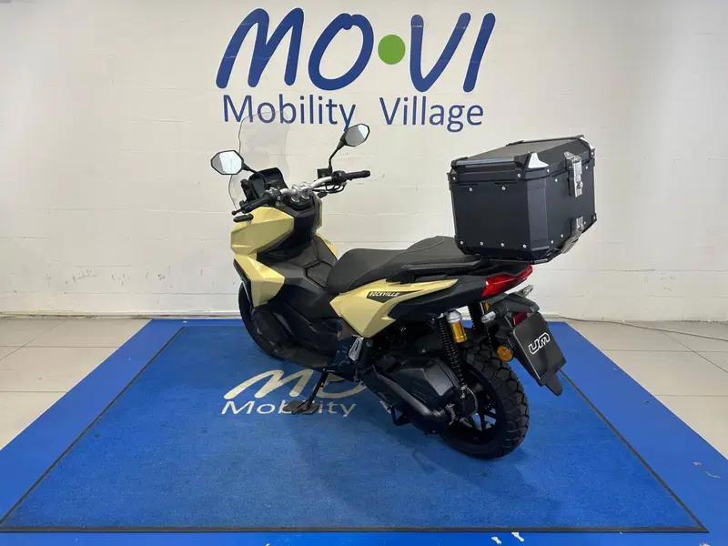 Um Italia Rockville 125 (2025 - 26) (4)