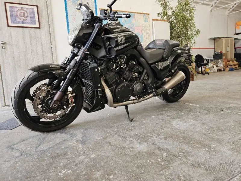 Yamaha VMAX (2008 - 17) (2)