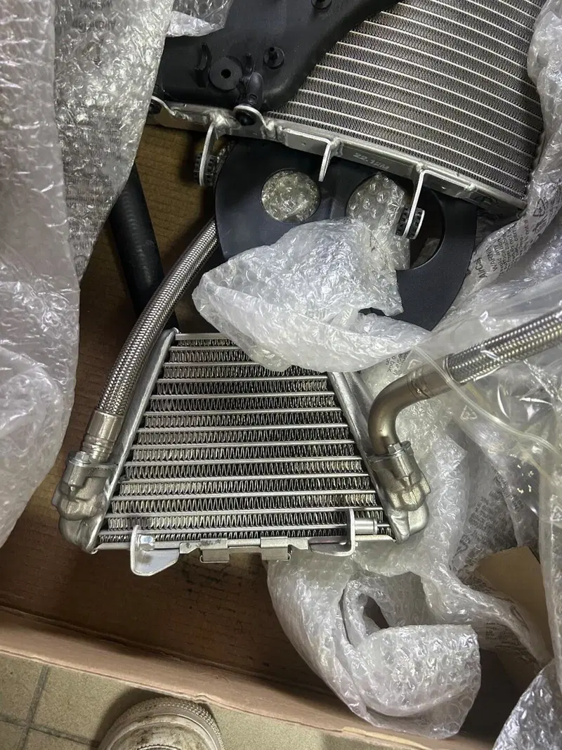 Radiatore acqua e olio per Agusta F3 675 del 2017 MV Agusta (2)