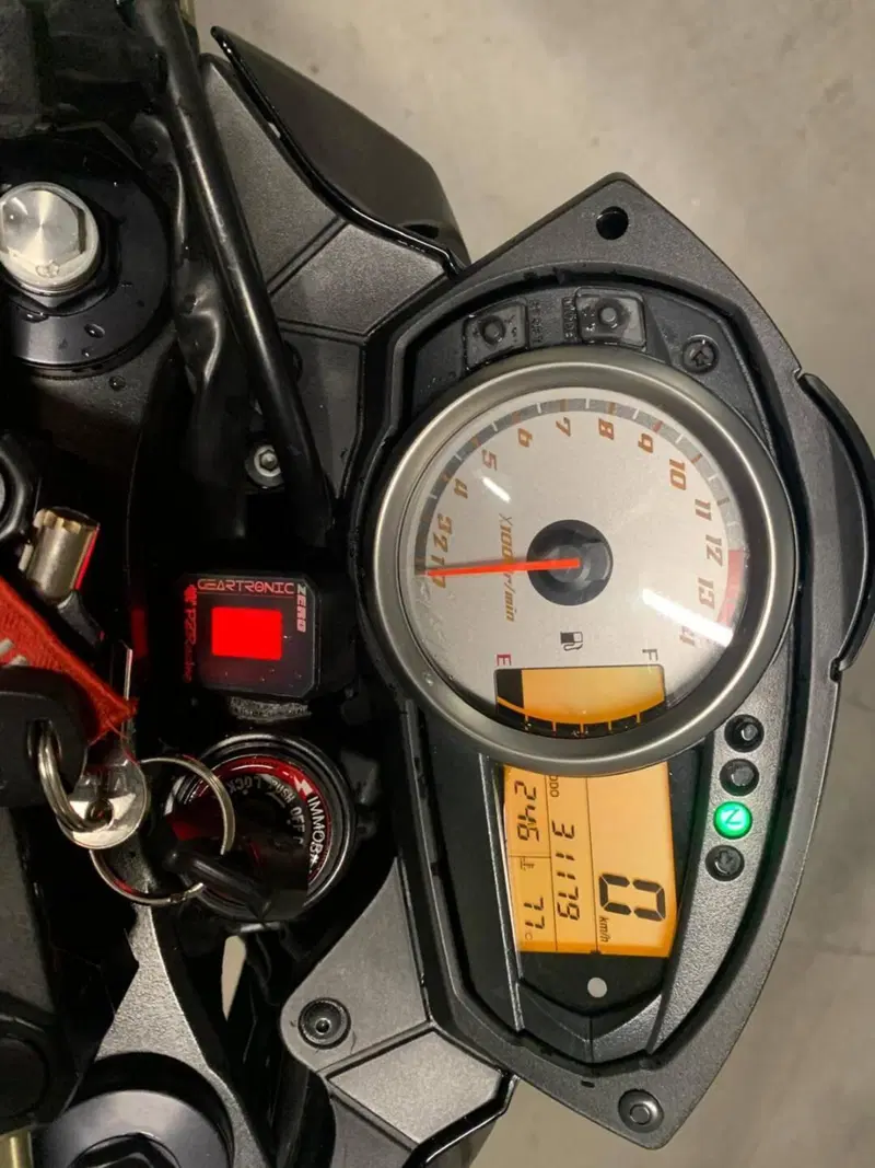 Kawasaki Z 750 (2007 - 14) (4)