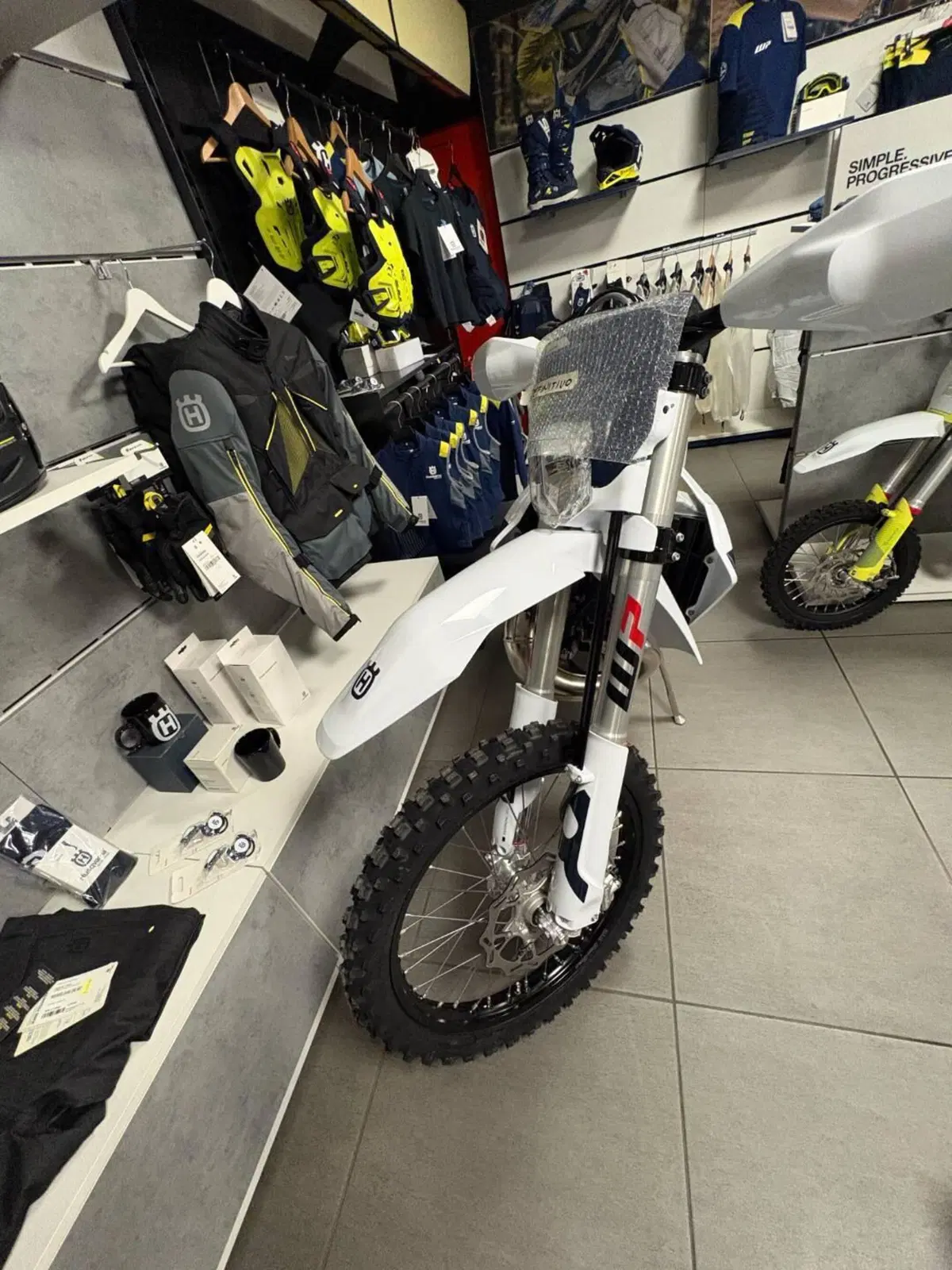 Husqvarna TE 300 (2026) (2)