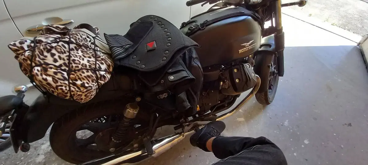 Moto Guzzi V7 II Stone (2015 - 17) (2)