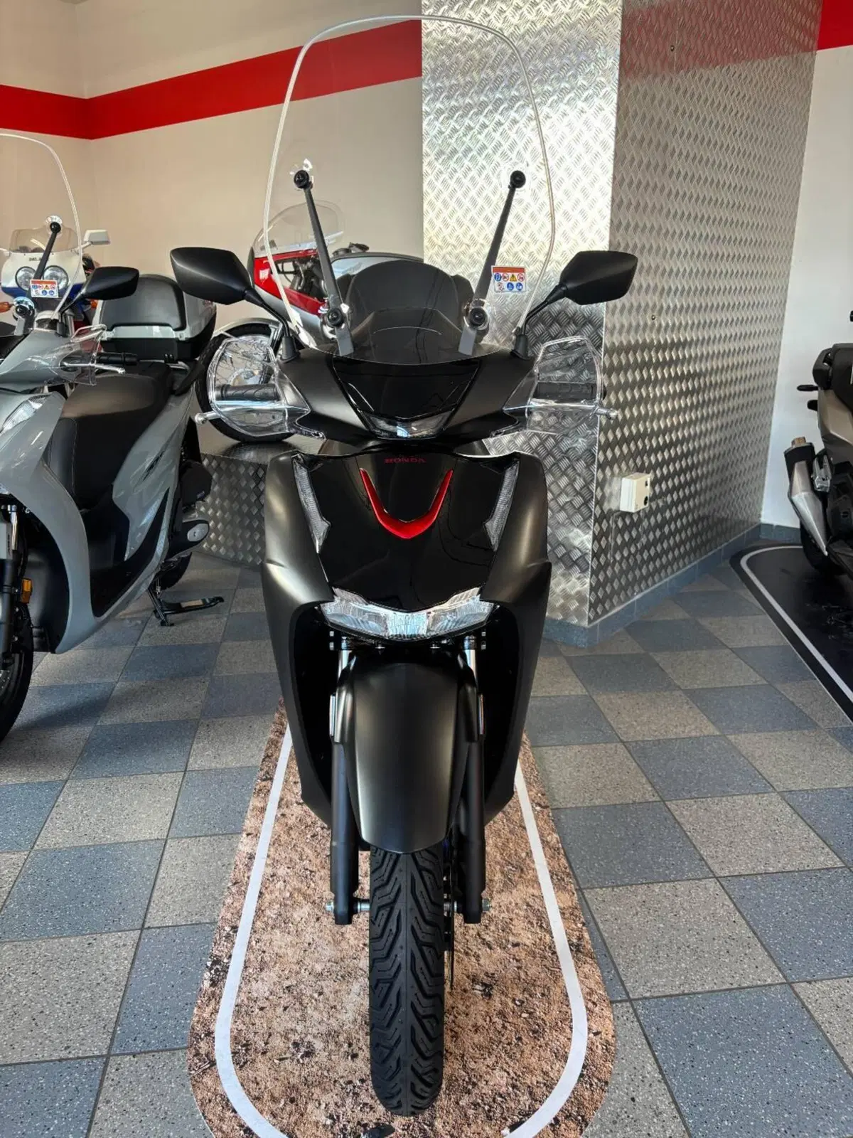 Honda SH 125 Sport (2026) (2)