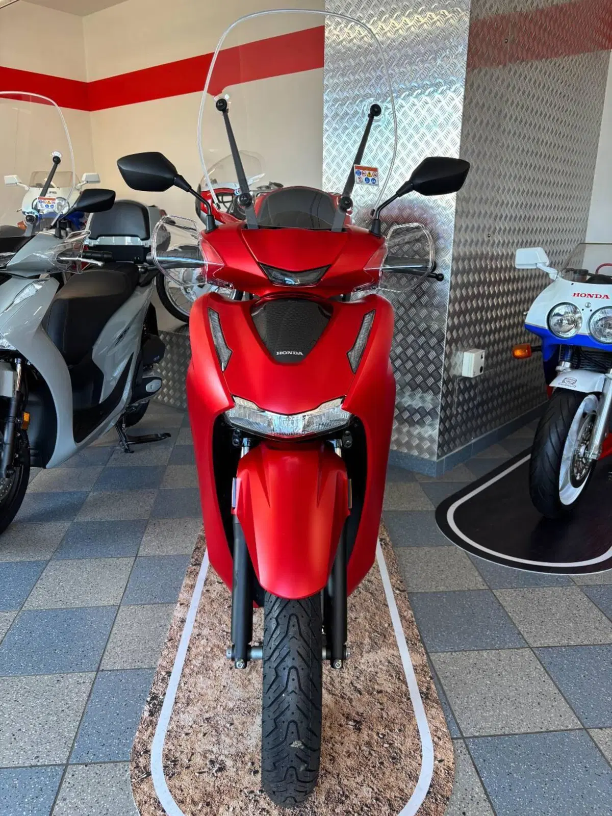 Honda SH 350i GT (2025 - 26) (2)