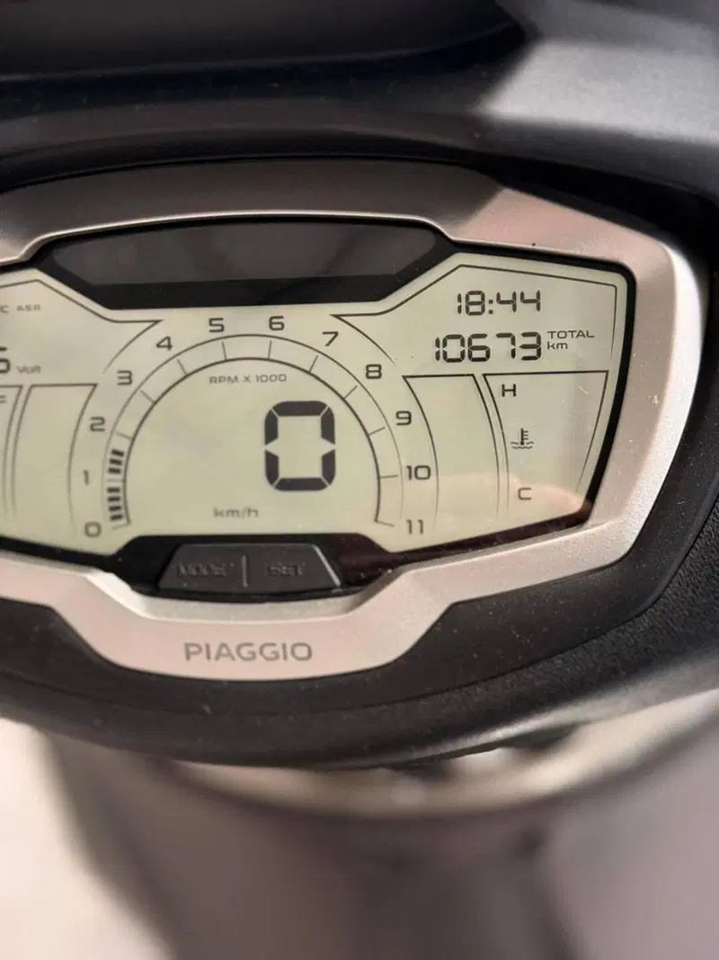 Piaggio Beverly 400 ABS-ASR (2021 - 24) (5)
