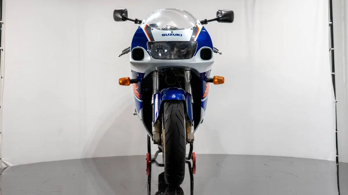 Suzuki GSX-R 750 SRAD (4)