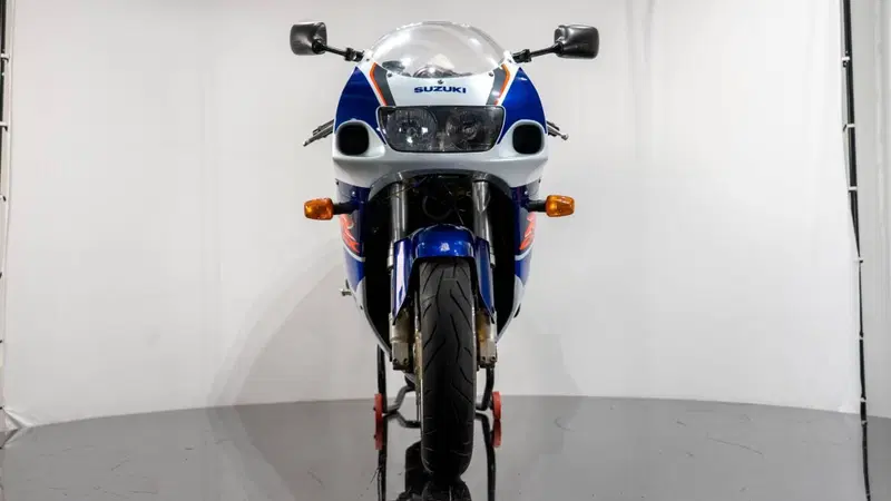 Suzuki GSX-R 750 SRAD (4)