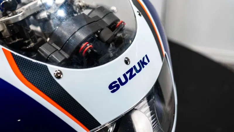 Suzuki GSX-R 750 SRAD (11)