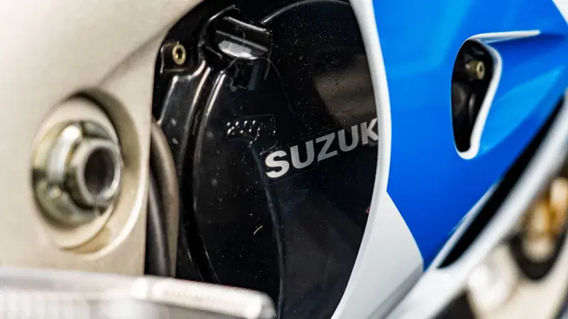 Suzuki GSX-R 750 SRAD (15)